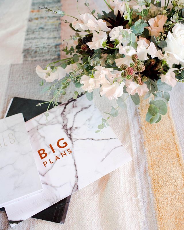 BIG plans👌🏼
From @christinemcfarlaneevents fun branding shoot

Planner: @ChristineMcFarlaneEvents
Photography: @Meaghan_clare_
Venue: @designhappybygina #uniquehomevenue
Makeup Artist: @makeupbycrista