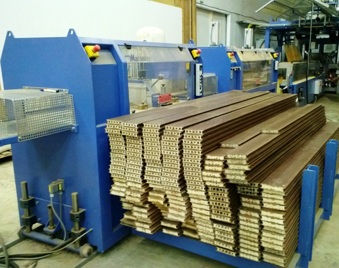 Multilayer solid and hollow WPC-boards made at CWE 500-2 line