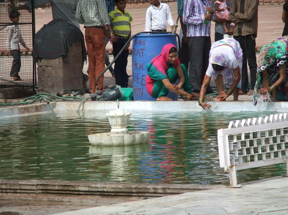 Well water is stored in plastic open containers, which easily become contaminated. (Photo credit: Joan Rose)