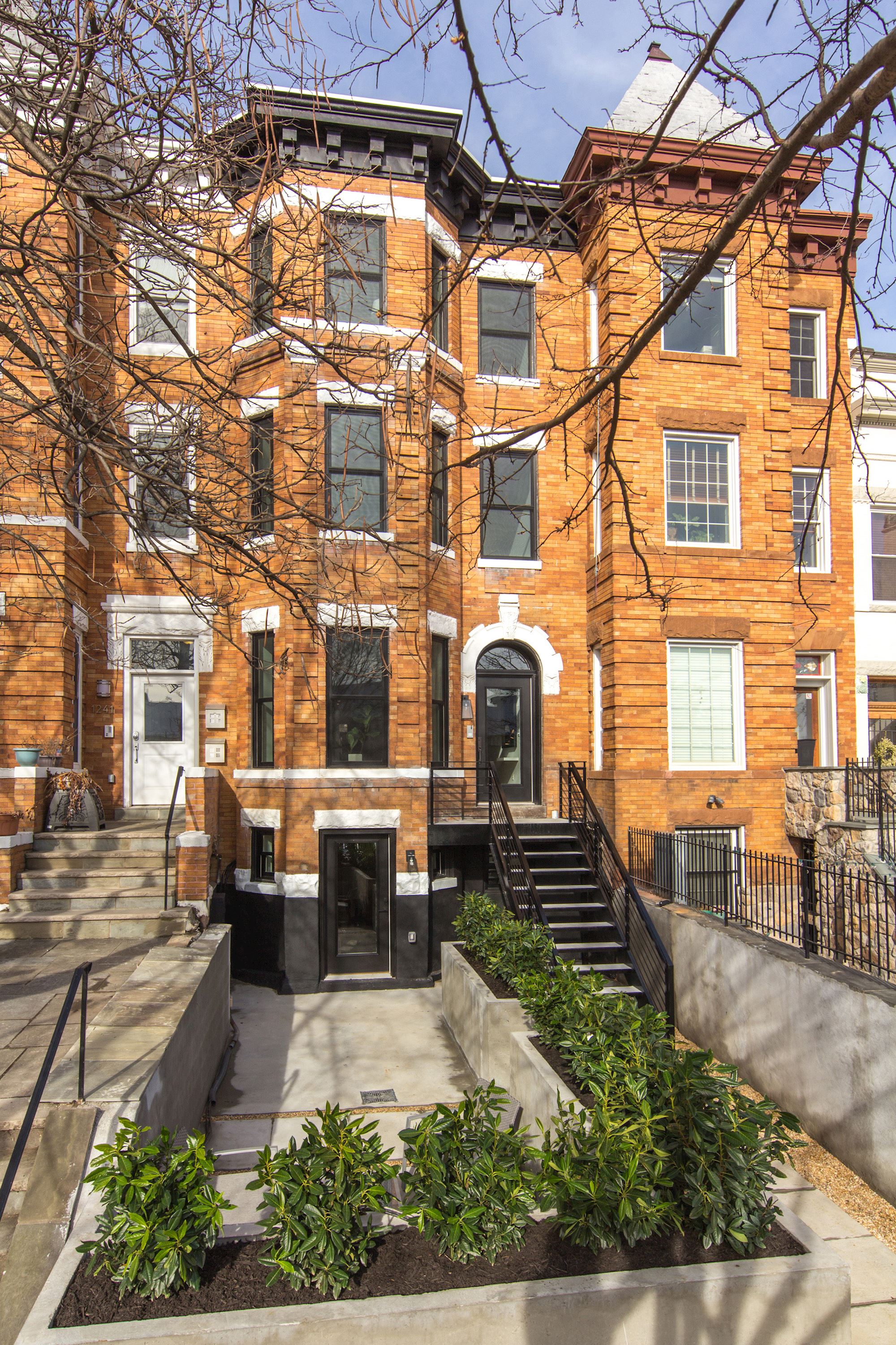 001_1239_KENYON_STREET_NW_184820_213801.jpg