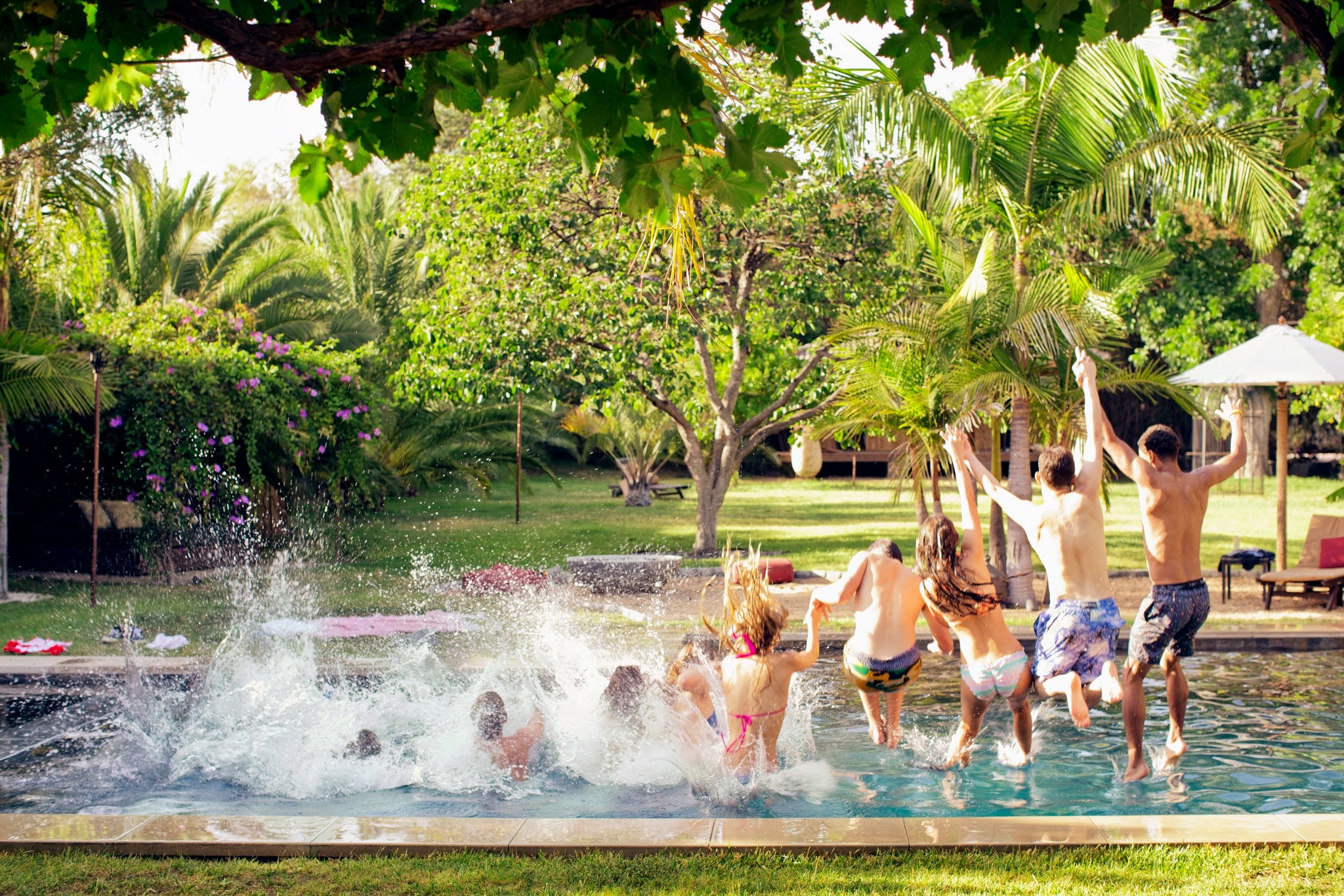 SUMMERBREAK2_POOL_DAVID_BROWNE_PROP_STYLING_SET_DESIGN_AMNADA_MARSALIS.jpg