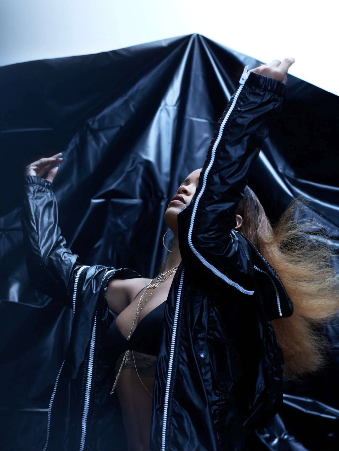 RIHANNA-FADER-MAG-RENATA-RAKSHA-PHOTOGRAPHY-PHOTO-DAVID-BROWNE-SET-DESIGN-3.jpg