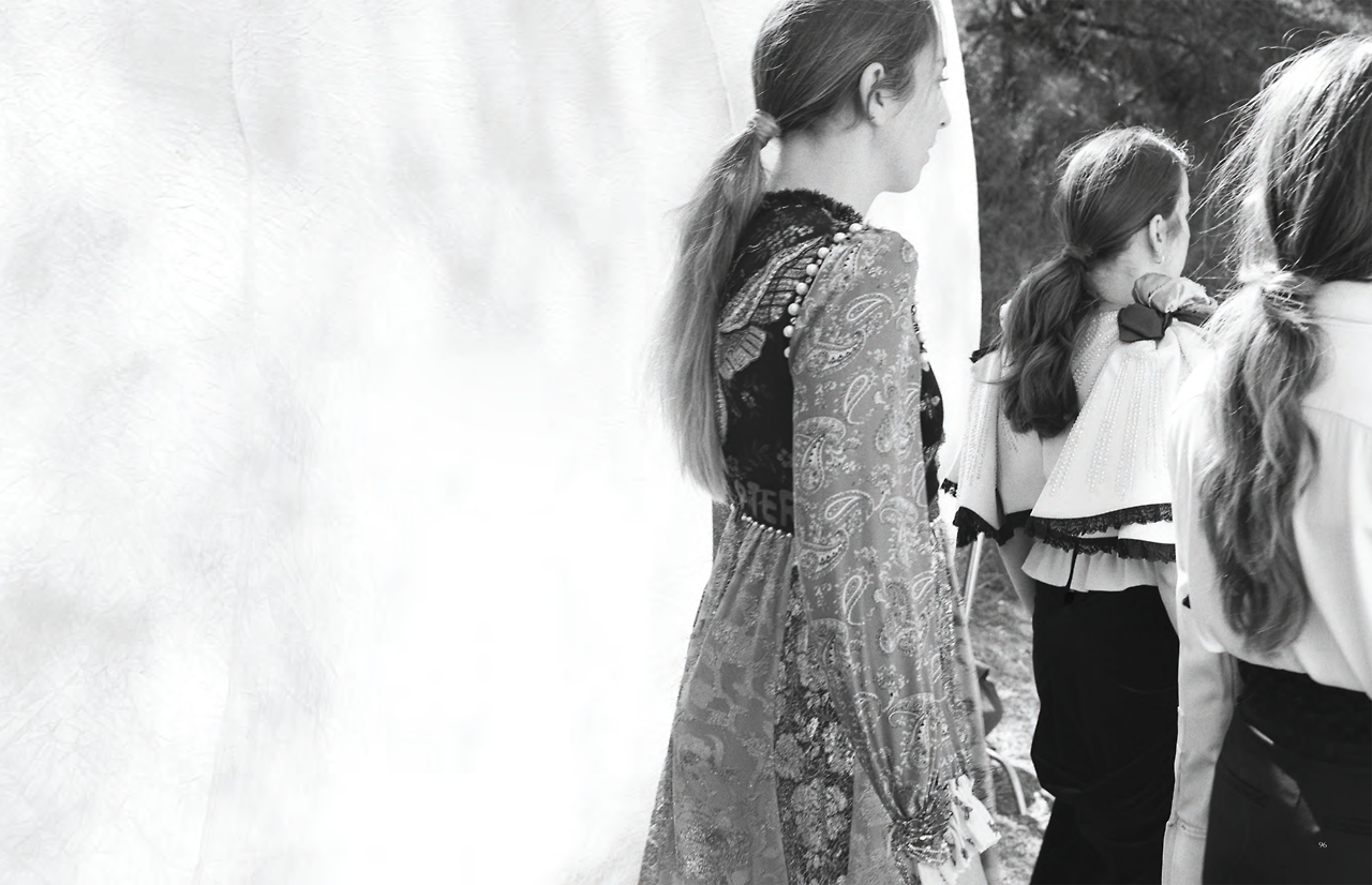 haim-stella-berkofsky-teeth-magazine-david-browne-studio-prop-styling-set-design-5.png