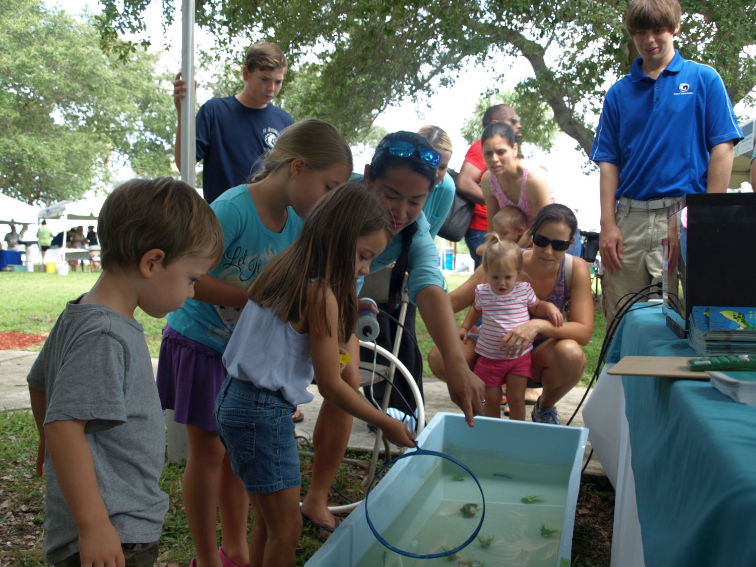 Nancy is showing one of the young participants how to locate "Sunchip" the lined seahorse who was wearing a transponder tag. The tag is recorded using a RFID receiver when it is passed close to the seahorse. Currently we are not using these on seahorses, but this technology is used to study fish movements.