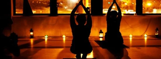 candle-light-yoga-550x201.jpeg