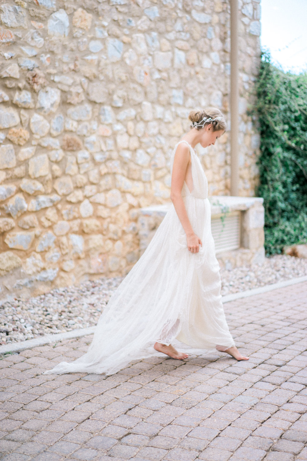 Goddess-Inspired Bride in Costa Navarino / cottagehillmag.com