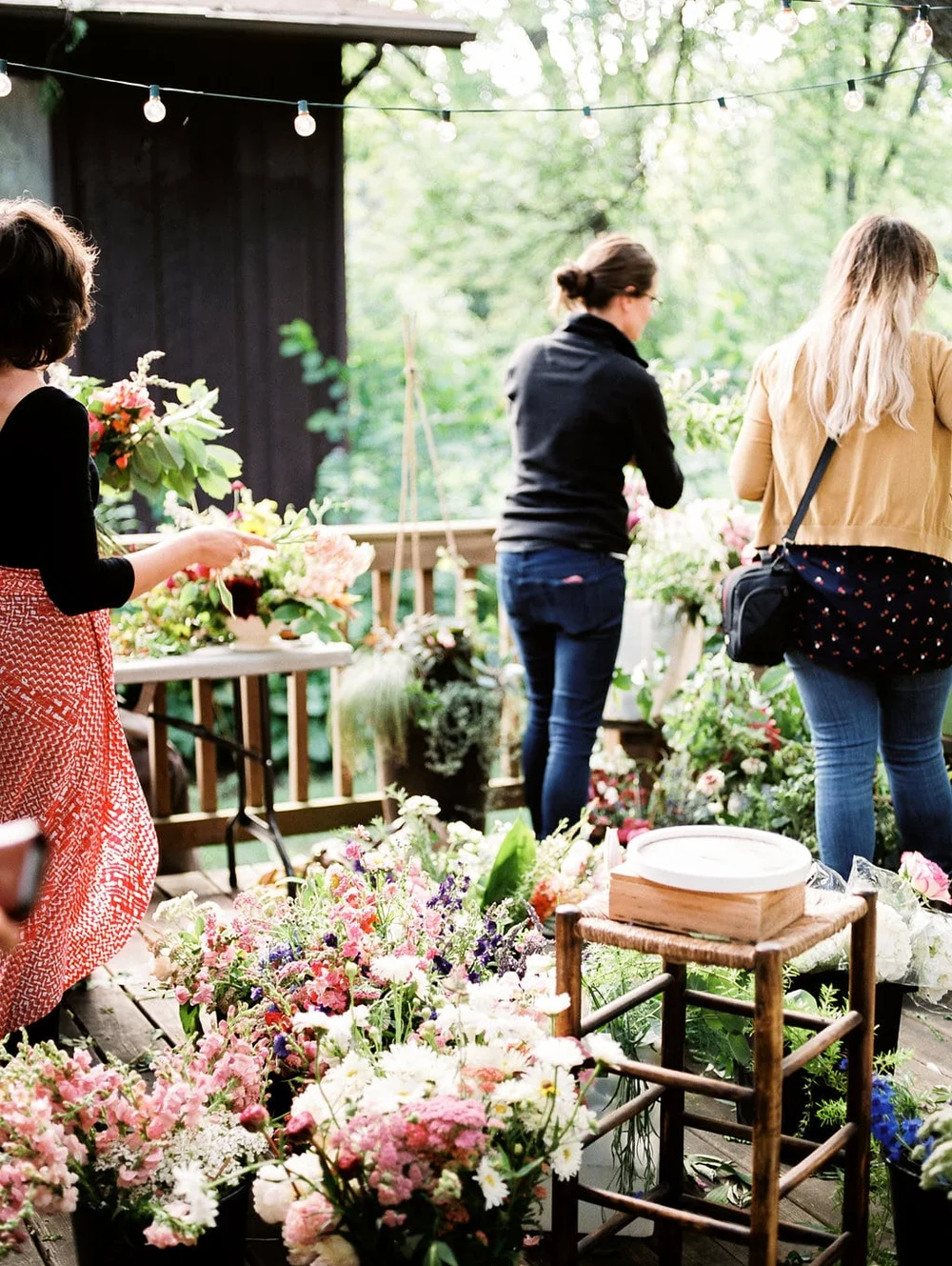 How to Host a Floral Workshop With A Brunch-Tastic Summer Recipe — B.E