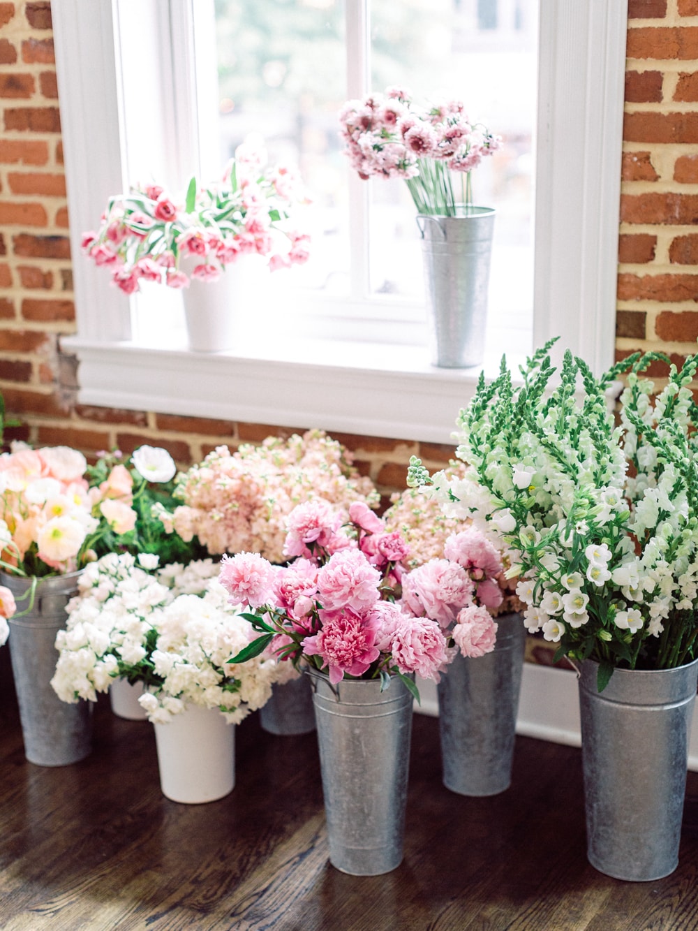 Create a Dynamic Floral Arrangement on Cottage Hill11.jpg