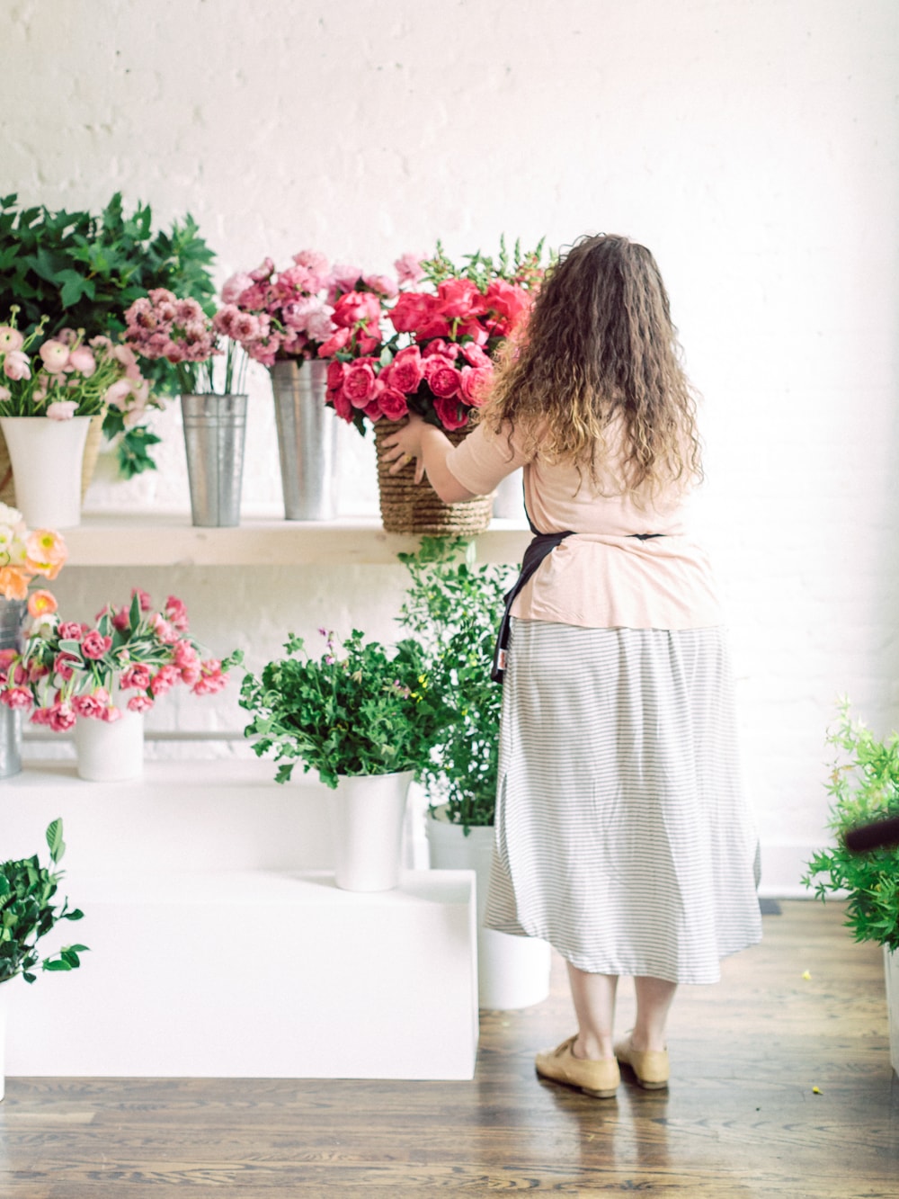 Create a Dynamic Floral Arrangement on Cottage Hill28.jpg