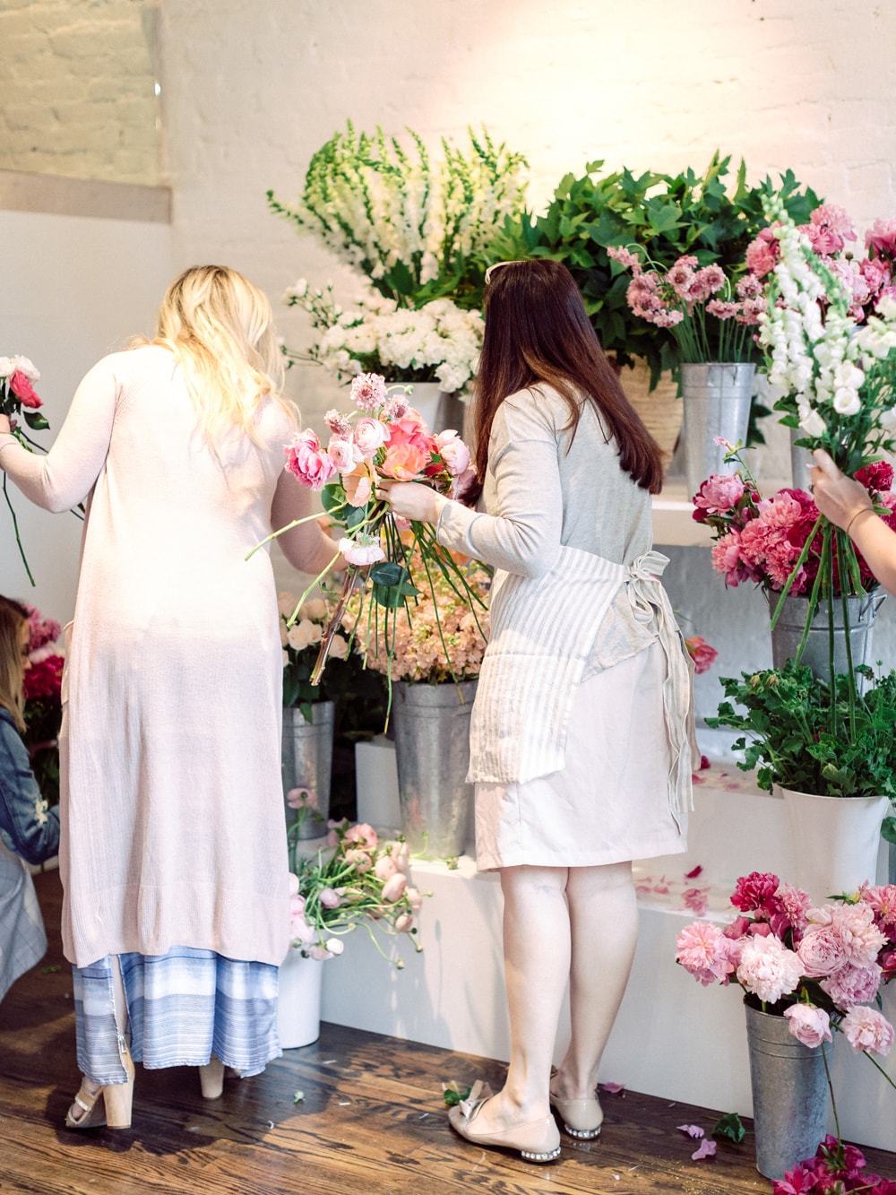 Create a Dynamic Floral Arrangement on Cottage Hill44.jpg
