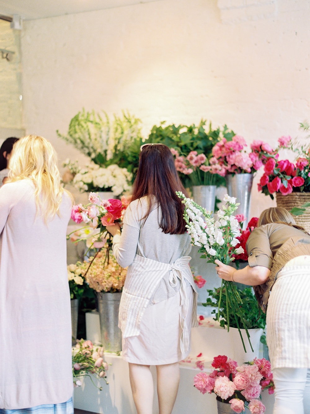 Create a Dynamic Floral Arrangement on Cottage Hill45.jpg