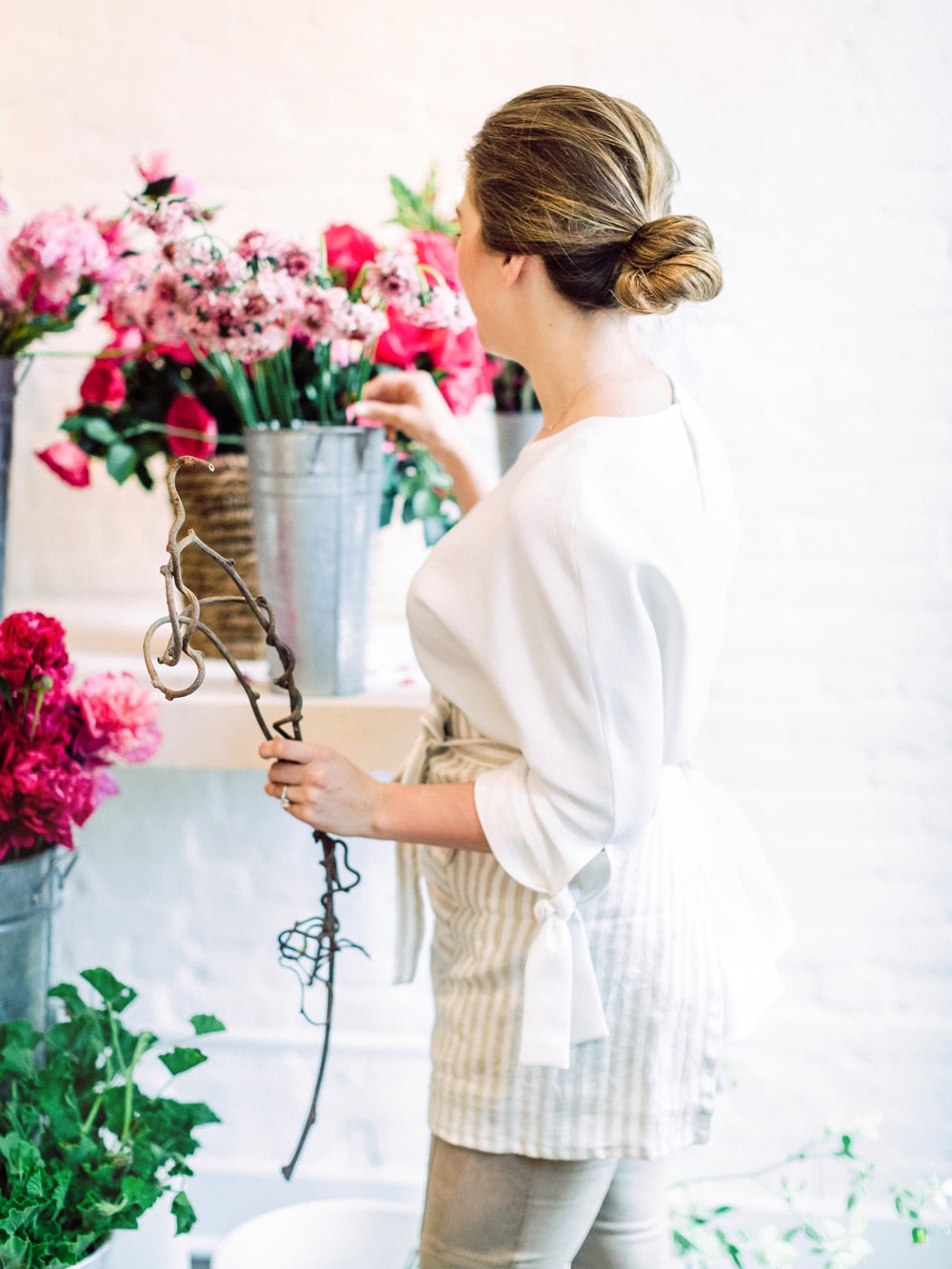 Create a Dynamic Floral Arrangement on Cottage Hill51.jpg