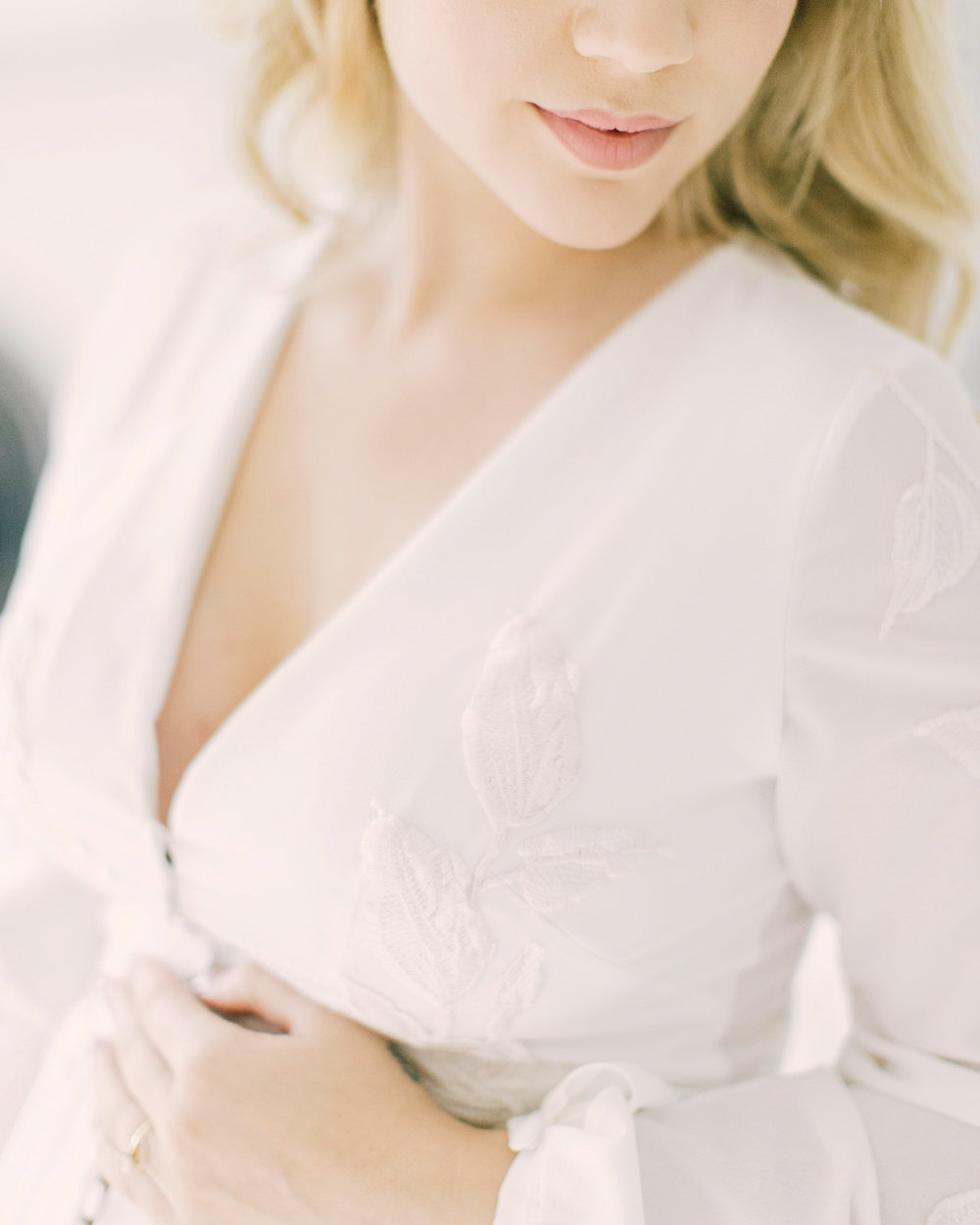 How to Look Elegant in Your Maternity Photos now on Cottage Hill cottagehill.co8.jpg