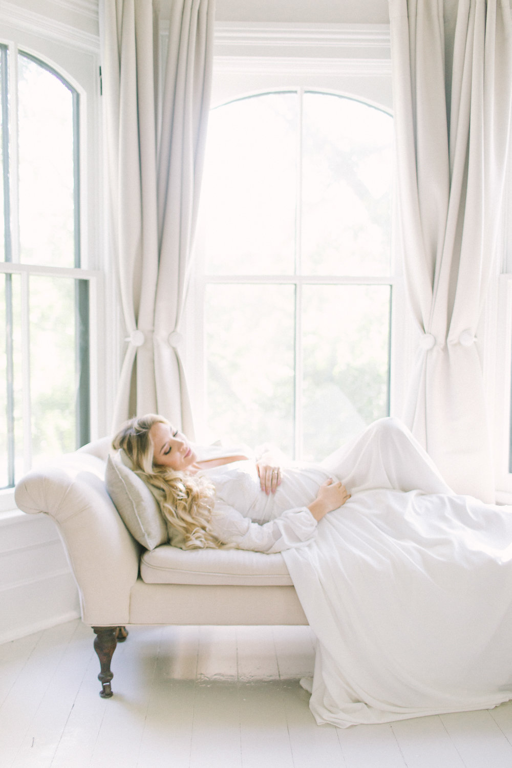 How to Look Elegant in Your Maternity Photos now on Cottage Hill cottagehill.co15.jpg