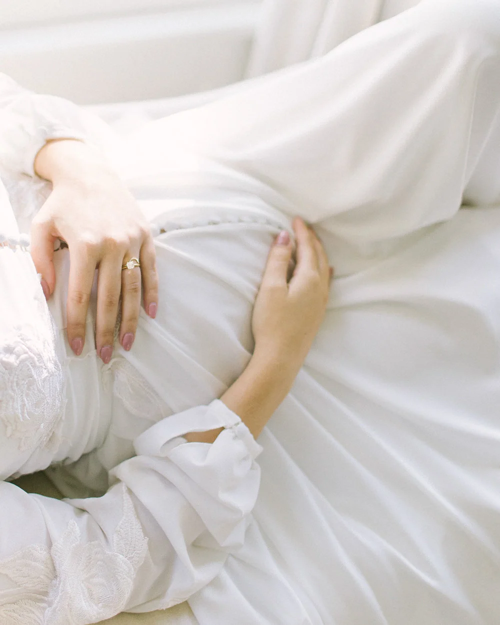 How to Look Elegant in Your Maternity Photos now on Cottage Hill cottagehill.co16.jpg