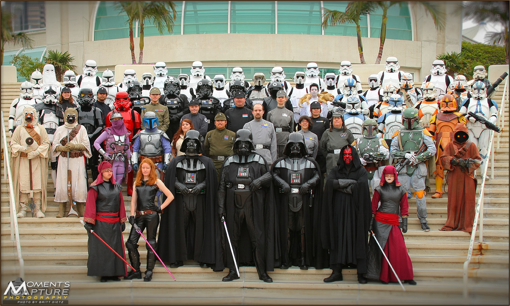 http://blog.airshowreview.com/wp-content/uploads/2010/08/ComicCon10-D3_501st_Group_Photo_2194.jpg