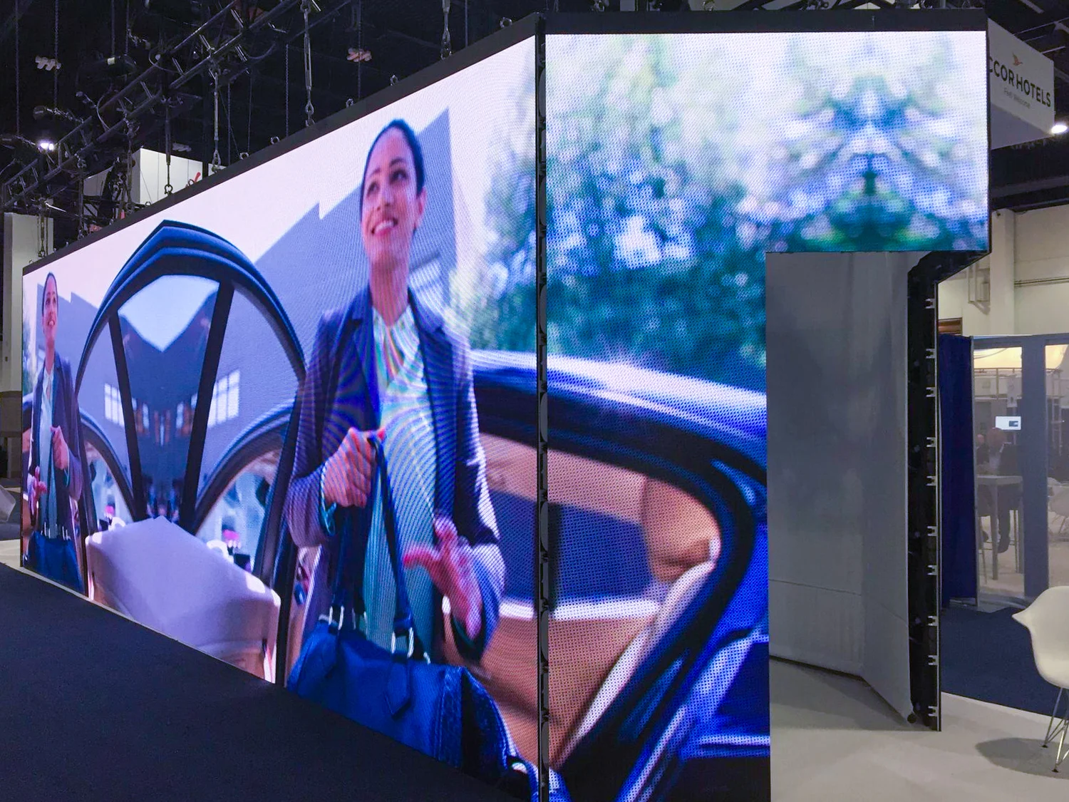 Our booth gave visitors an immersive ridesharing experience with videos on 40’ LED screens.