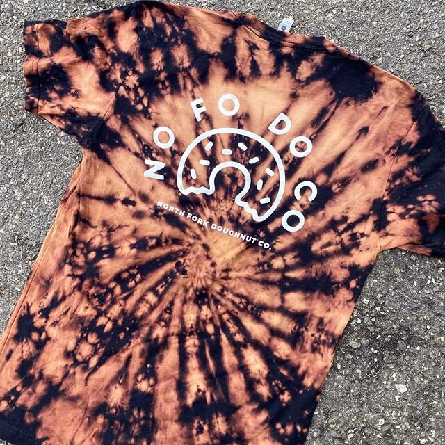 New merch for @nofodoco !! Reverse tie dyed by hand and double sided print! Grab one today and while you&rsquo;re at it eat all their amazing treats! 🍩 🍩 🍩 
#screenprinting #design #signs #tees #shirts #longisland #localbusiness #northfork #southf