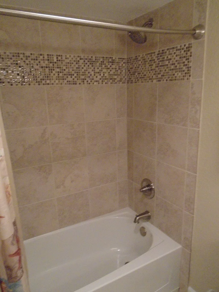 Hall Bath3.JPG
