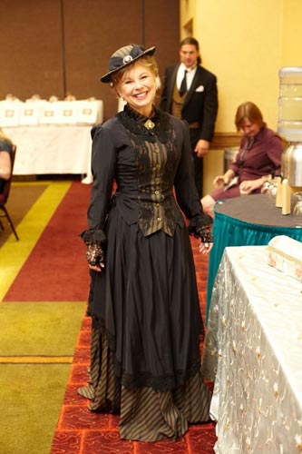 Dee greeted her guests at the door.