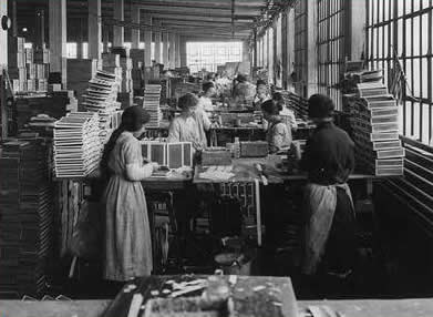 Women working in a box factory, 1910, Library of Congress, LC-USZ62-53225