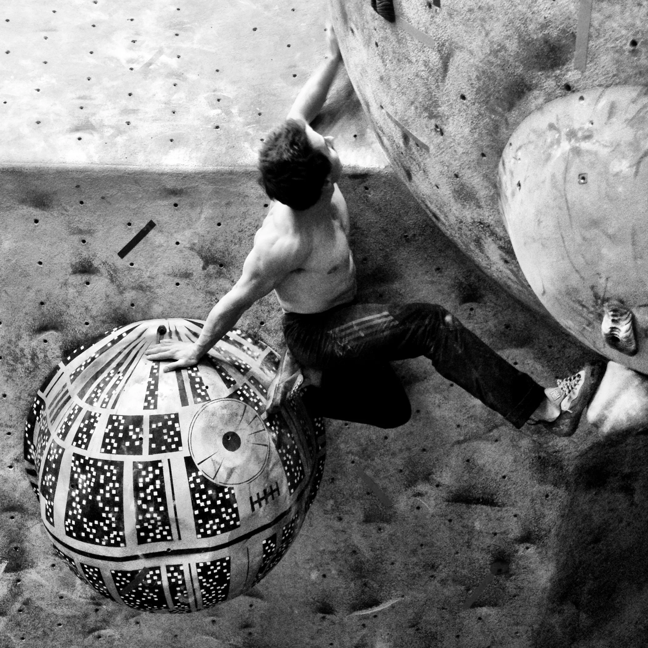 Carlo Traversi battles the Death Star and the corner. 
