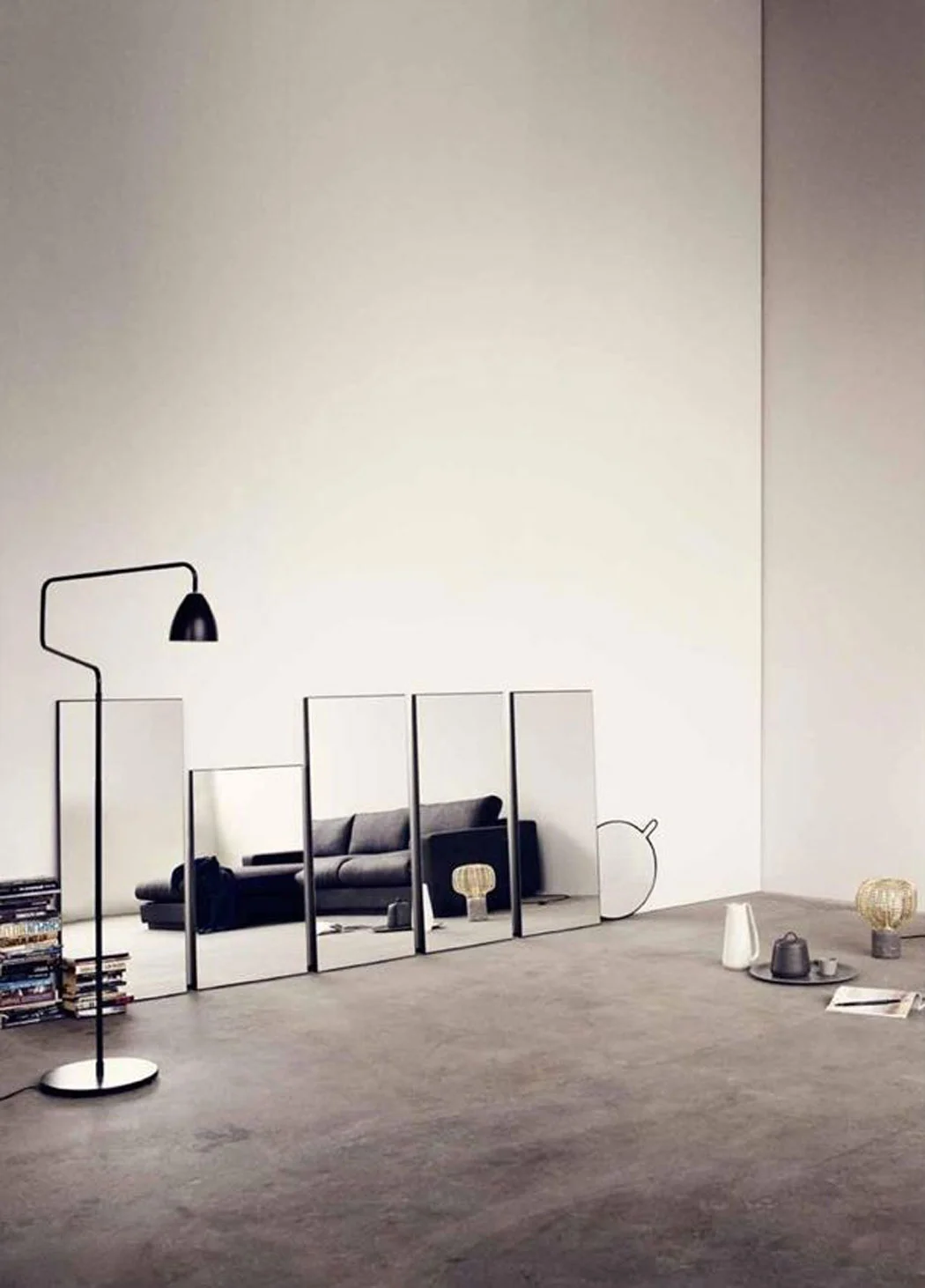 HERO-LOUNGE-ROOM-MIRROR-COUCH-LAMP-ITCHBAN.COM.jpg