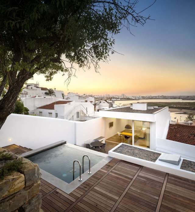 SANTORINI STYLED ROOF TOP POOL WOODEN ITCHBAN.COM