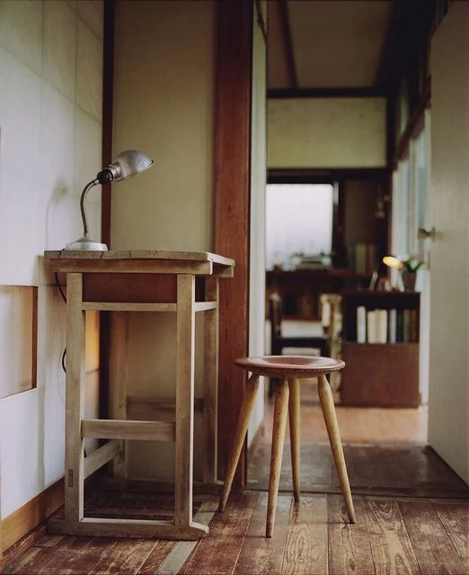 Wooden Desk and Stool ITCHBAN.com