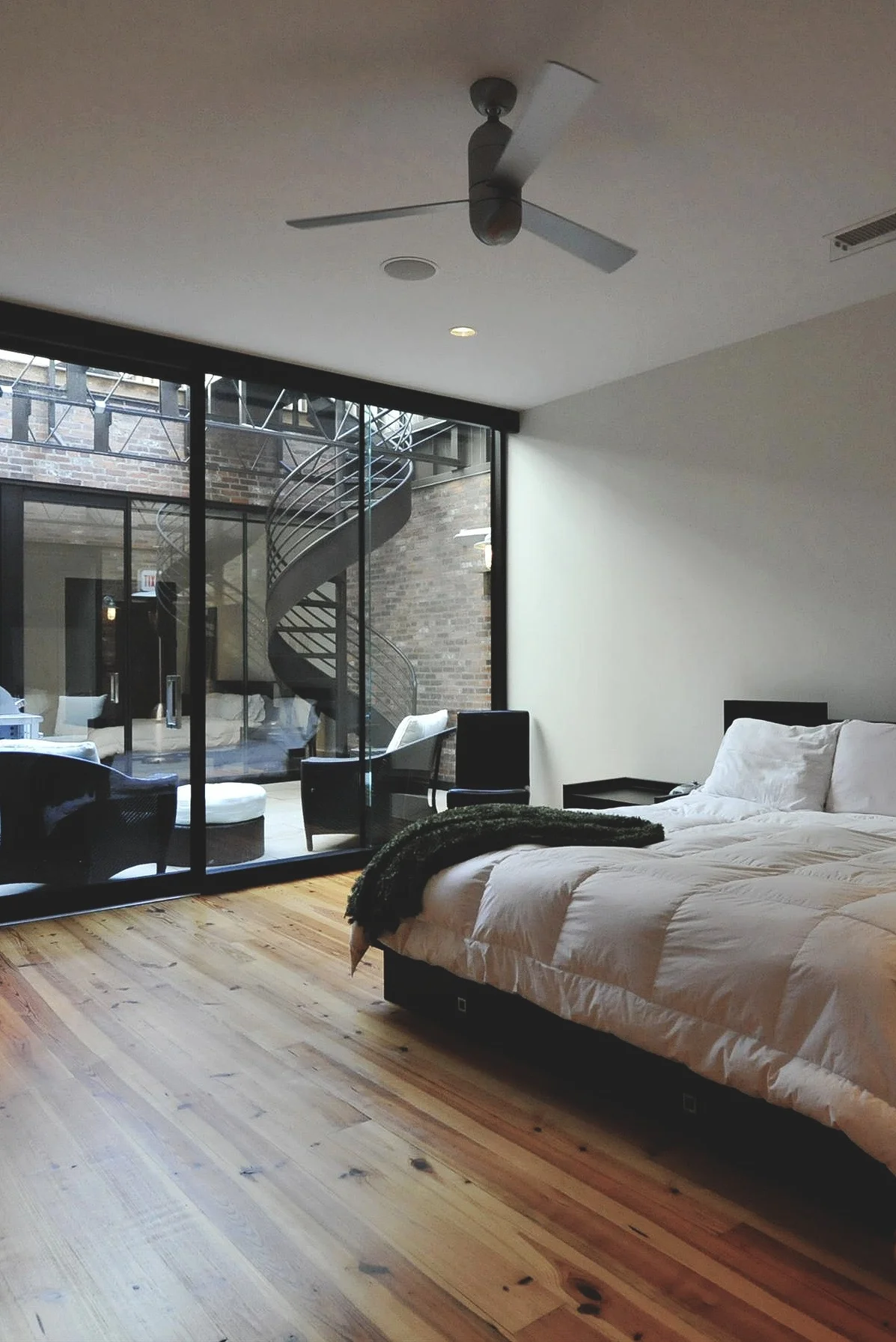 Bedroom with a centre court yard and natural light ITCHBAN.com