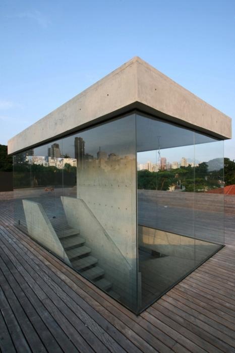 Concrete and Glass stair case underground home ITCHBAN.com