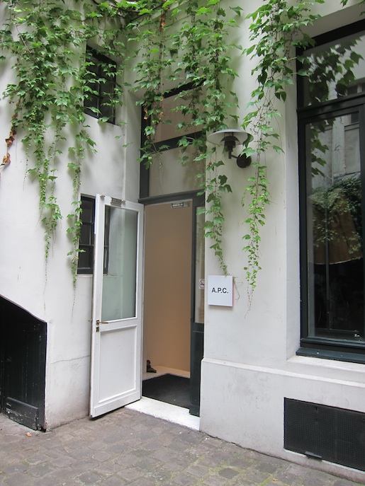 APC PARIS store design ITCHBAN.com