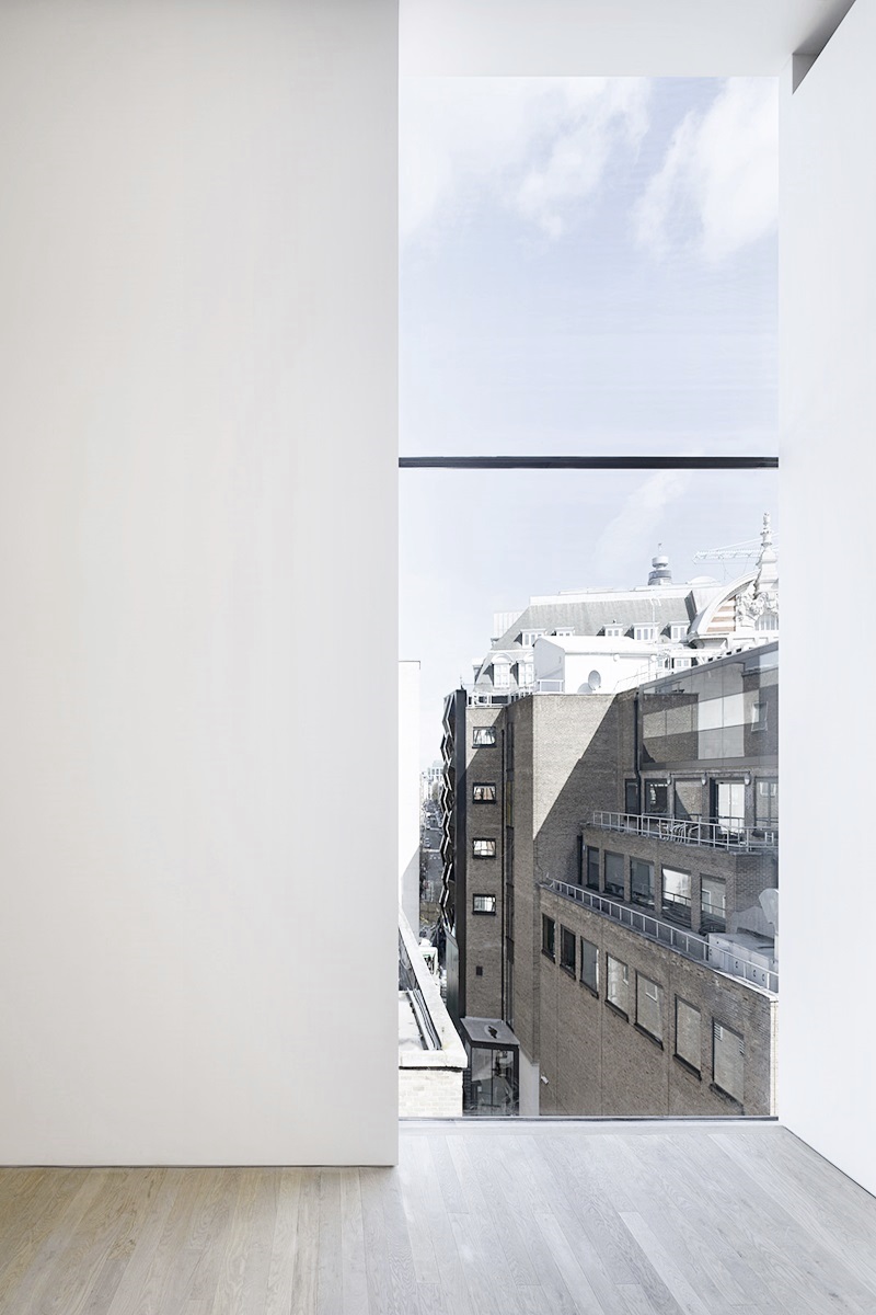 Vertical window in apartment with view ITCHBAN.com