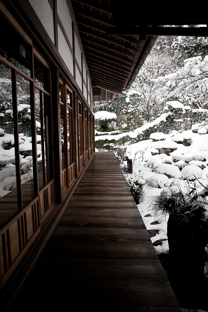 Wooden architecture in snow ITCHBAN.com