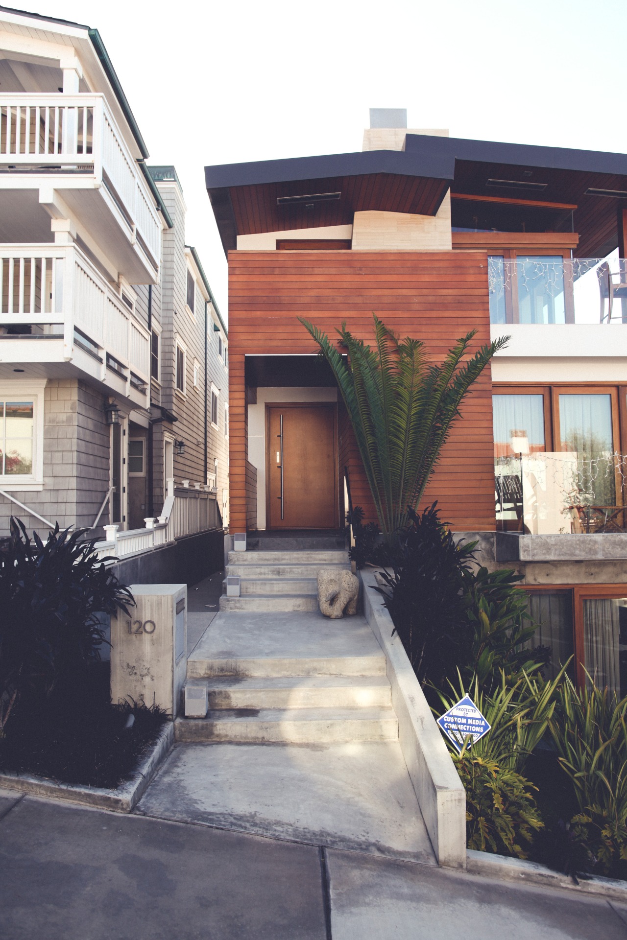 Beach side styled house architecture ITCHBAN.com