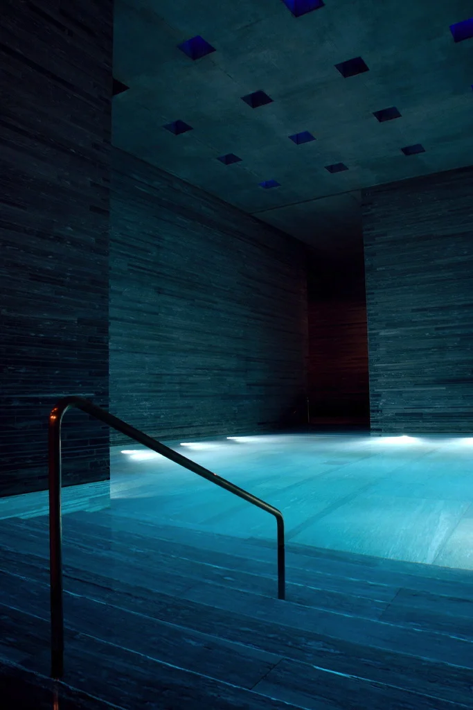 Dim grotto styled pool ITCHBAN.com