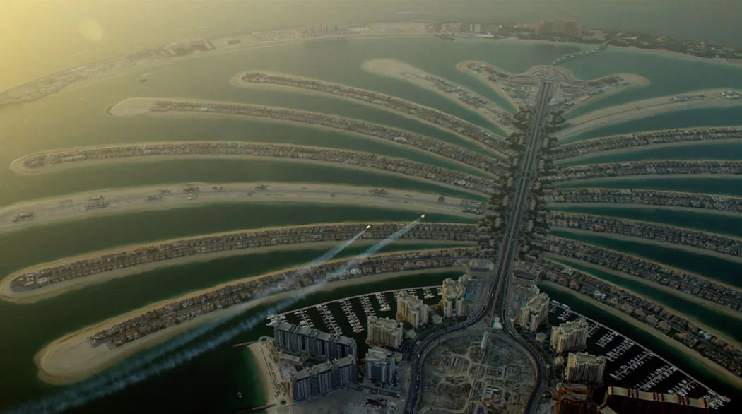 Jetpackman over Dubai (in 4K)