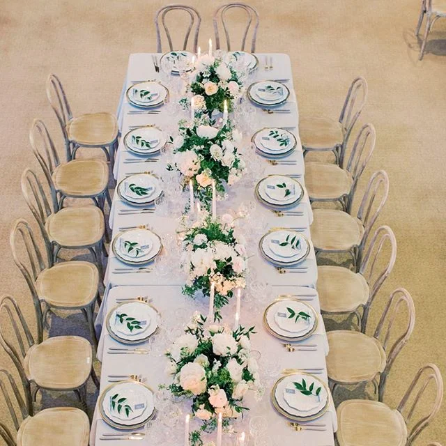 The most romantic table, clean, sophisticated and elegant 💕 planning and design @charmedevents floral @gavitaflora photo @jen_rodriguez rentals @standardpartyrentals #wowzershesabowser #montereypeninsulacountryclubwedding #montereypeninsulacountrycl
