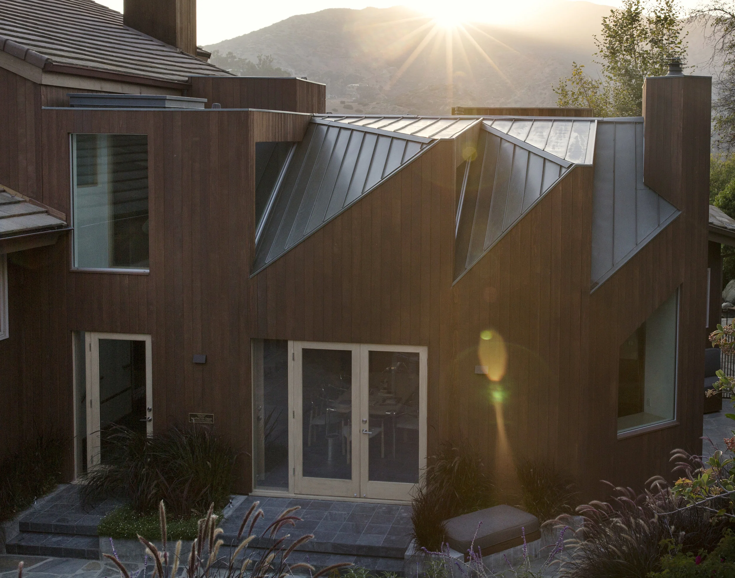 Geoffrey_von_Oeyen_Design_Case_Room_Exterior_01.jpg