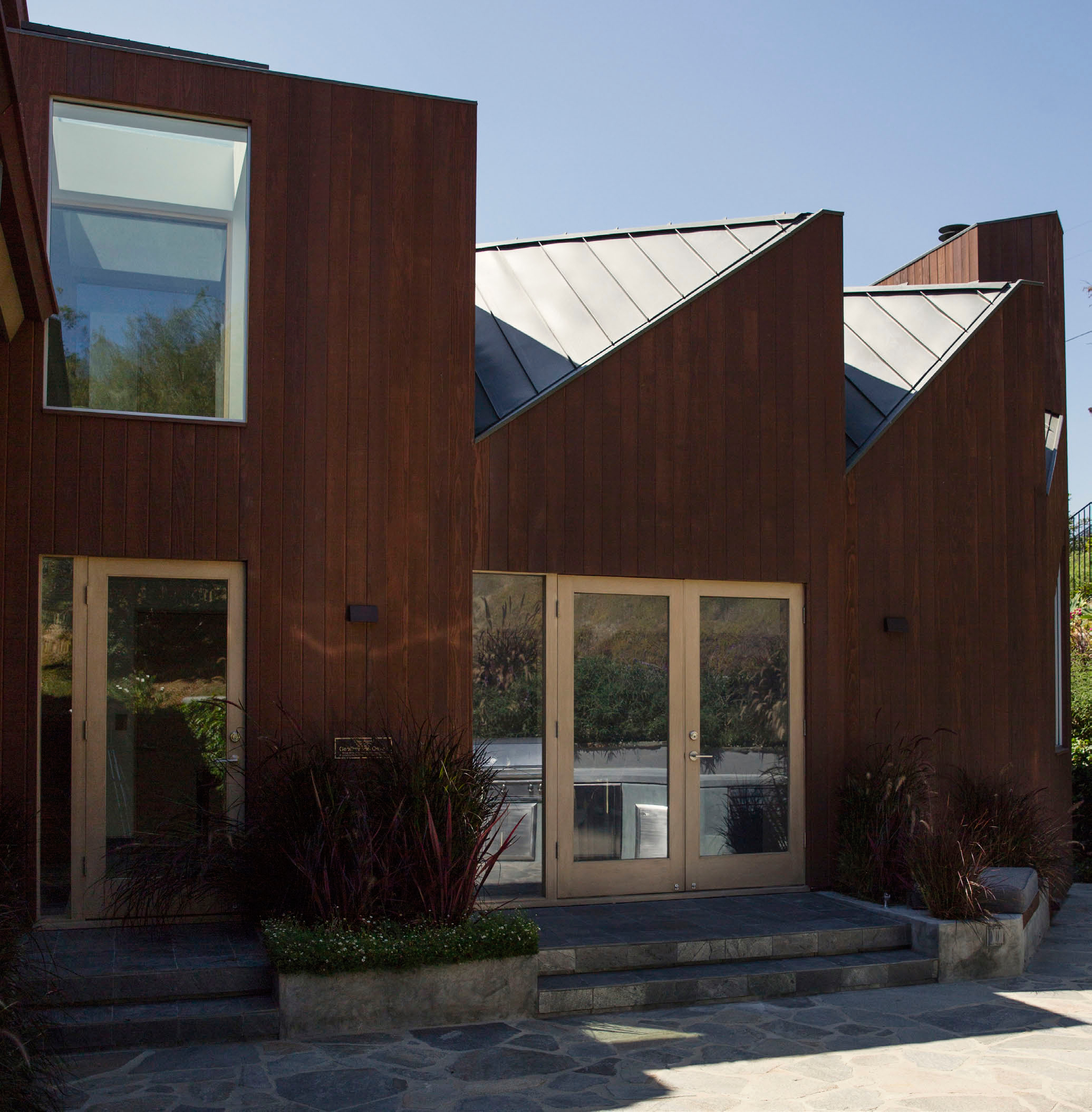 Geoffrey_von_Oeyen_Design_Case_Room_Exterior_02.jpeg