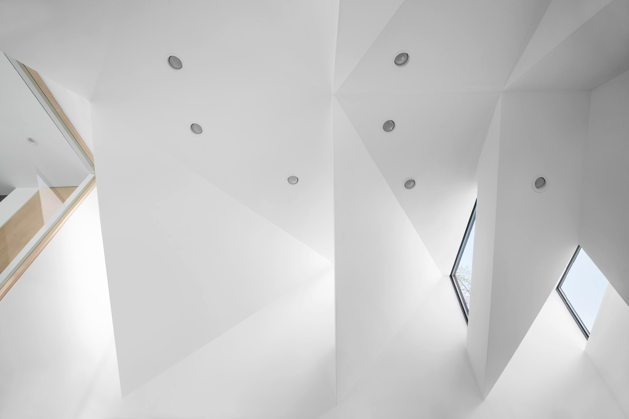 Geoffrey_von_Oeyen_Design_Case_Room_Interior_01.jpeg