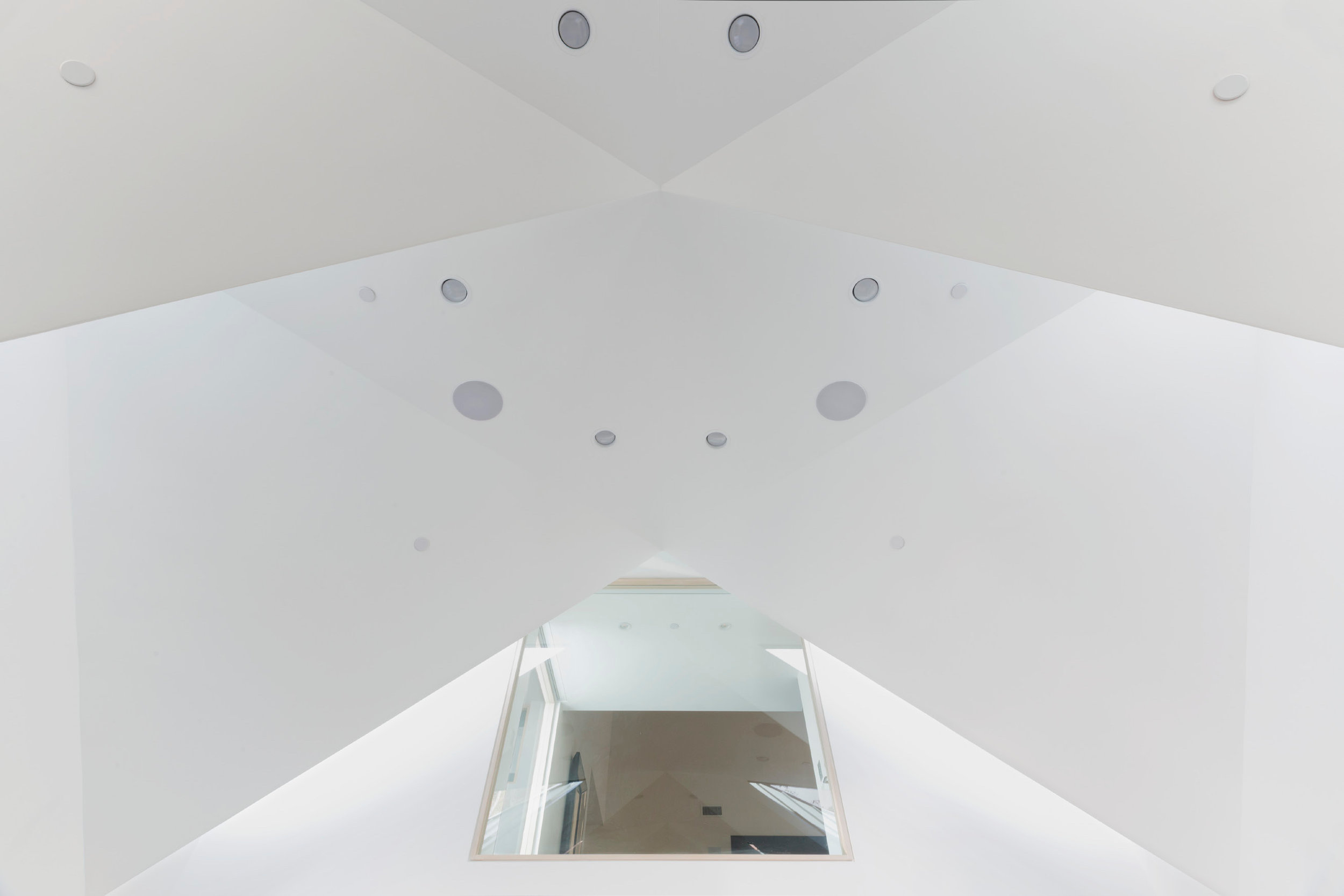 Geoffrey_von_Oeyen_Design_Case_Room_Interior_03.jpeg