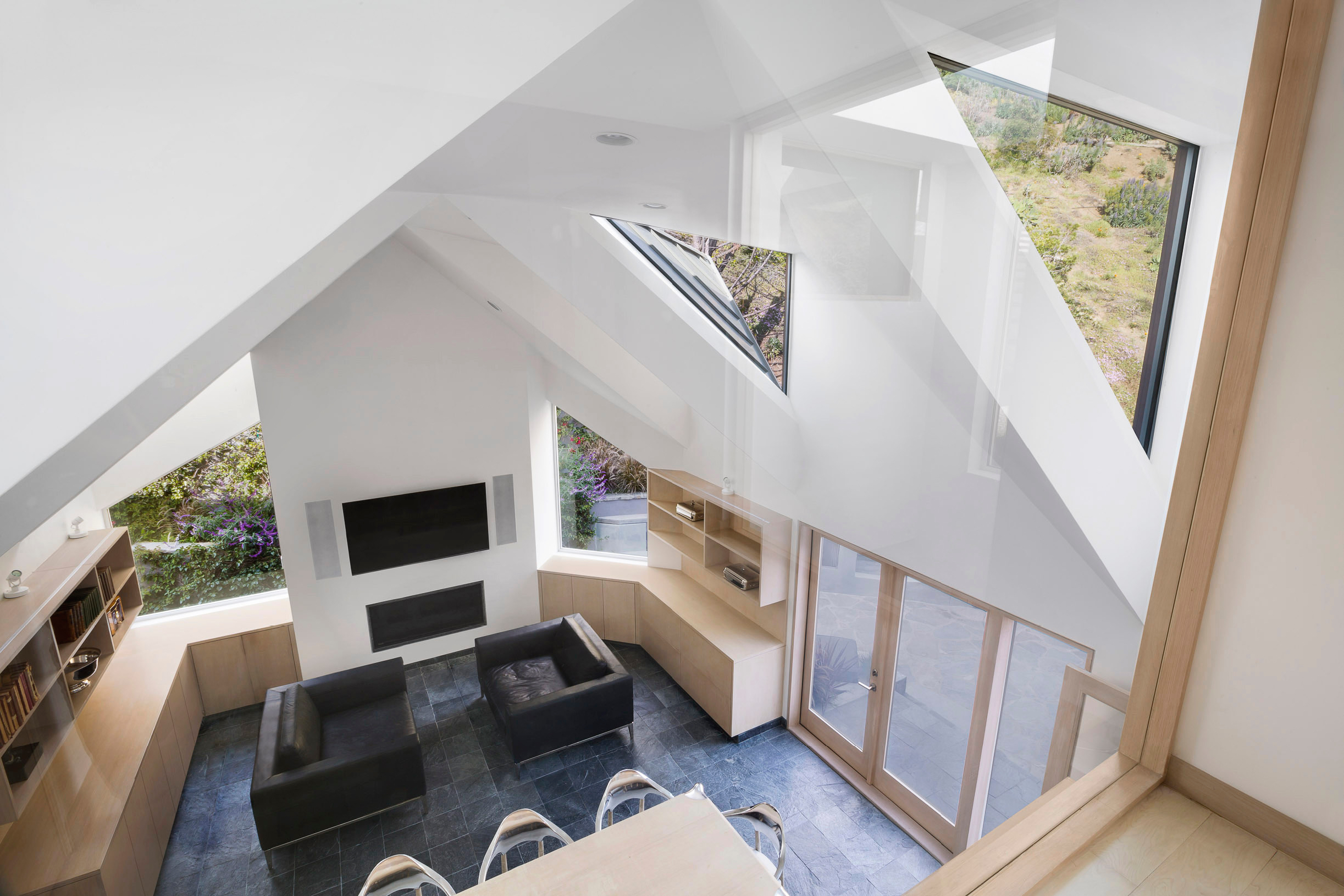 Geoffrey_von_Oeyen_Design_Case_Room_Interior_04.jpeg