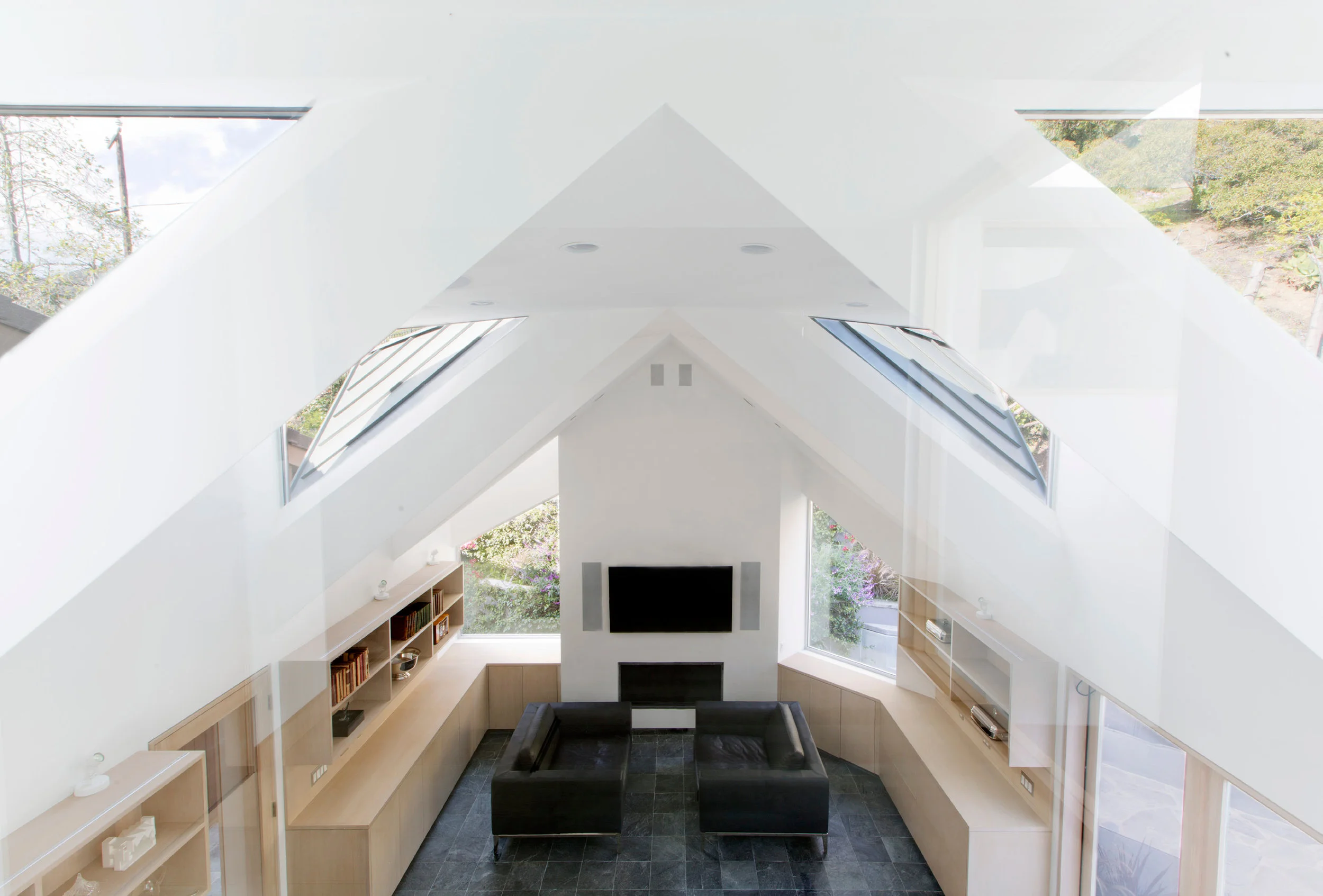 Geoffrey_von_Oeyen_Design_Case_Room_Interior_06.jpeg