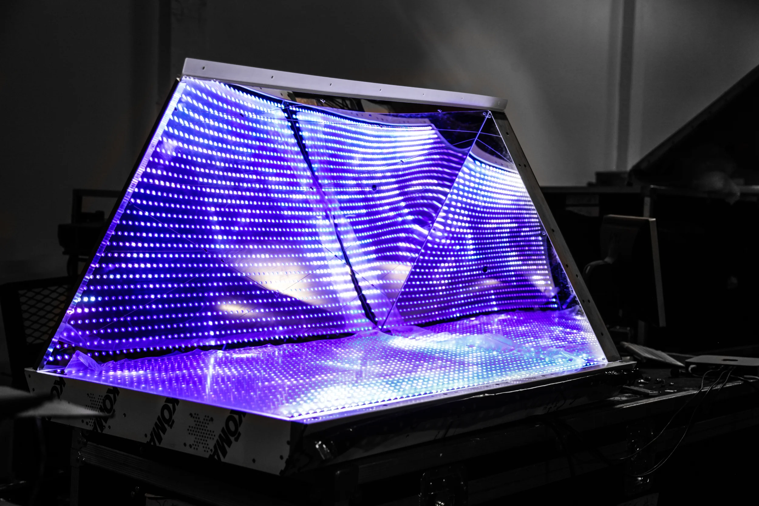 Asteriskos-KaLEDoscope-VJculture-GrantDavis-LED-Miirror-interactive-fabrication-view.jpg
