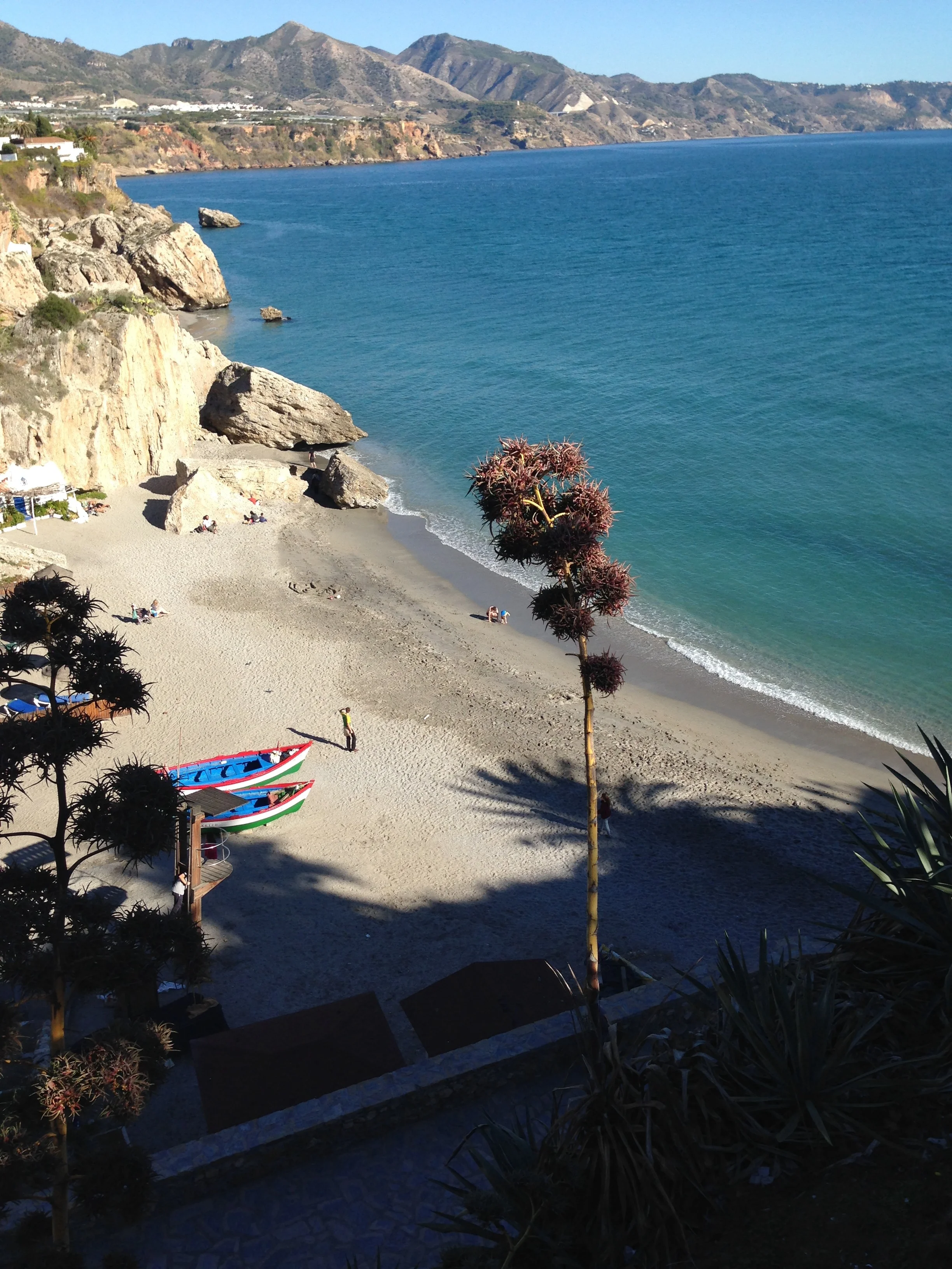  Grannbyn Nerja är värd ett besök. 