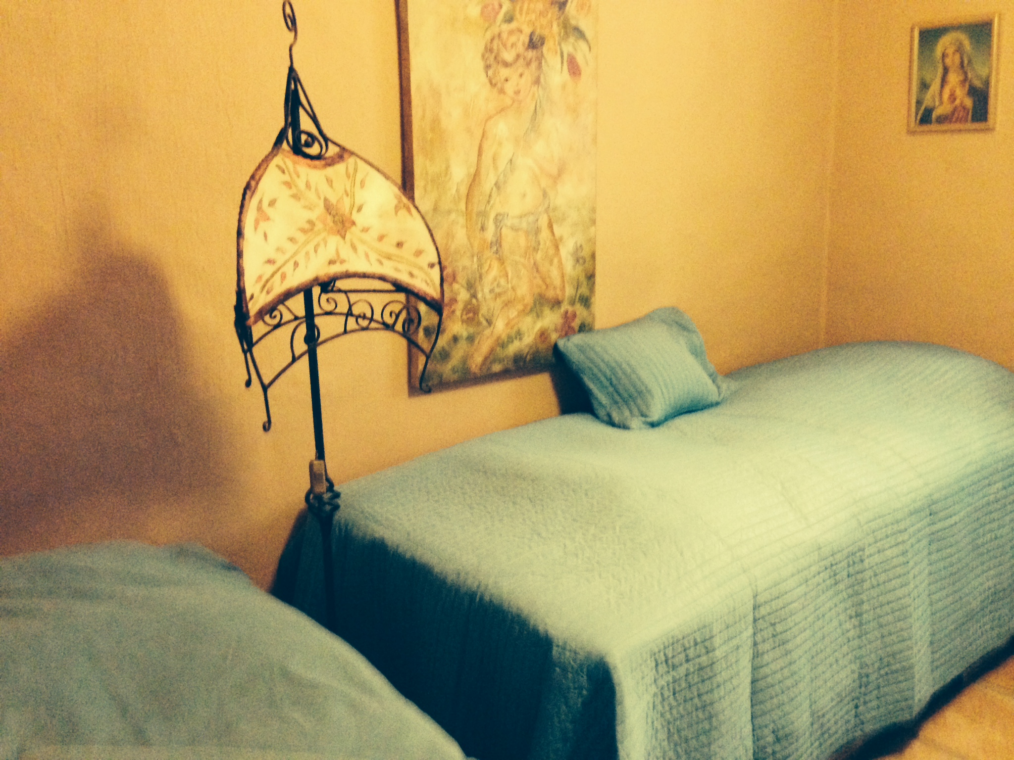  Ett av de två sovrummen. 