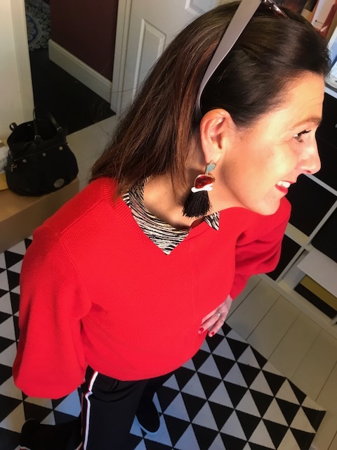 These large earrings are from Belle Modelle . I like to wear statement earrings in the day to add a fashion twist to an outfit. Here I've worn them with a sporty style. 