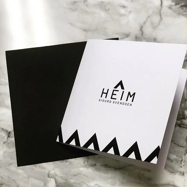 Vi ha laget gavekort for HEIM @sigurd.svendsen #gavekort
Har du en butikk og ønsker å ha egne designede gavekort? #takontakt
Det å ha logoen sin på flere trykkflater gjør at den blir lett gjenkjennbar og reklame for nettopp din butikk.
Vi kan også tilby #banner #storformat #visittkort #fototapet #stempel #klistremerker #ogmyemyemer #takkforoppdraget #interiørbutikk #særpreg #design #trykksaker #trykkeri