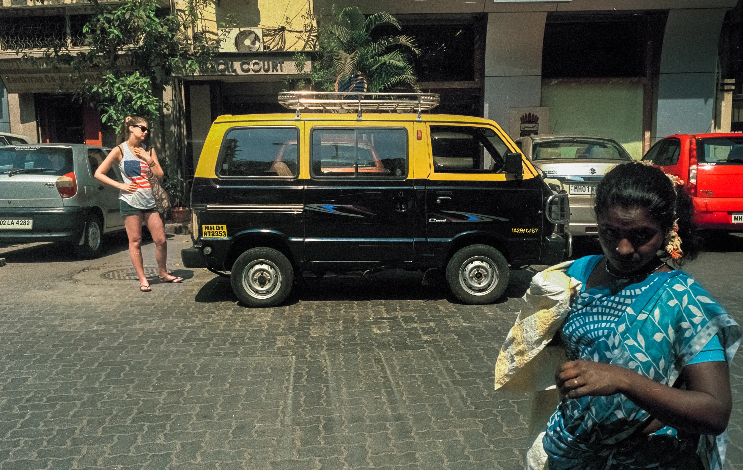 hassy 055 mumbai car.jpg